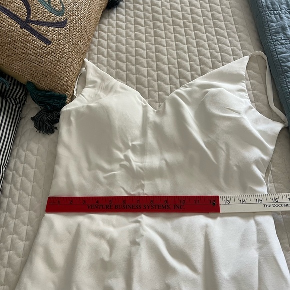 Elegant White Gown - Picture 13 of 16